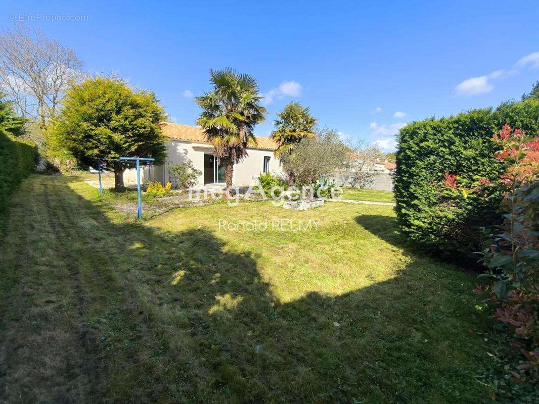 Maison à BEAULIEU-SOUS-LA-ROCHE