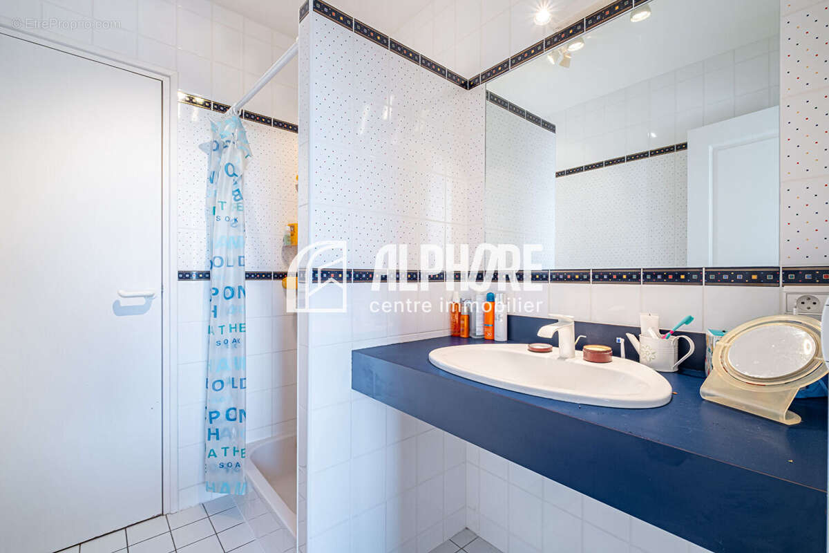 Guérande , propriété de 240m²  , 7 pièces , garage , piscine sur 1500m²  de terrain . - photo 14