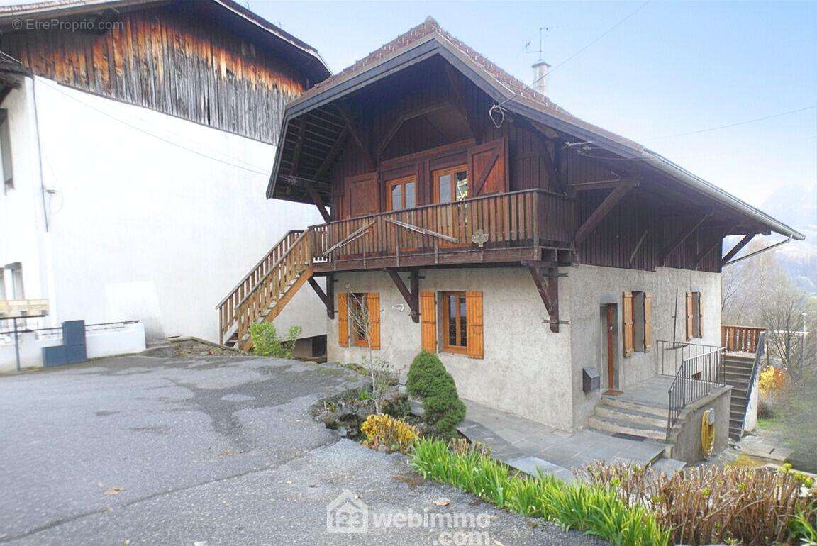 Au c½ur du chef-lieu d?Ugine... - Maison à UGINE