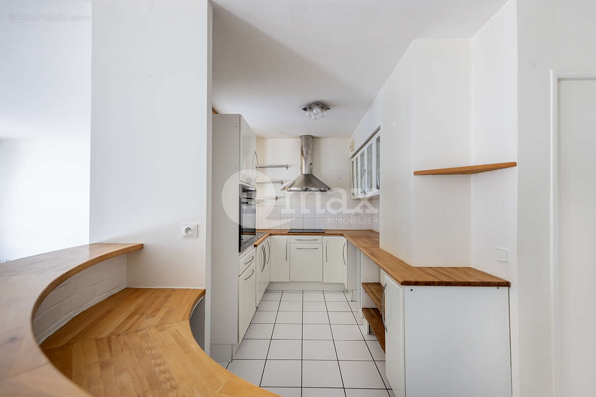 Appartement à COURBEVOIE