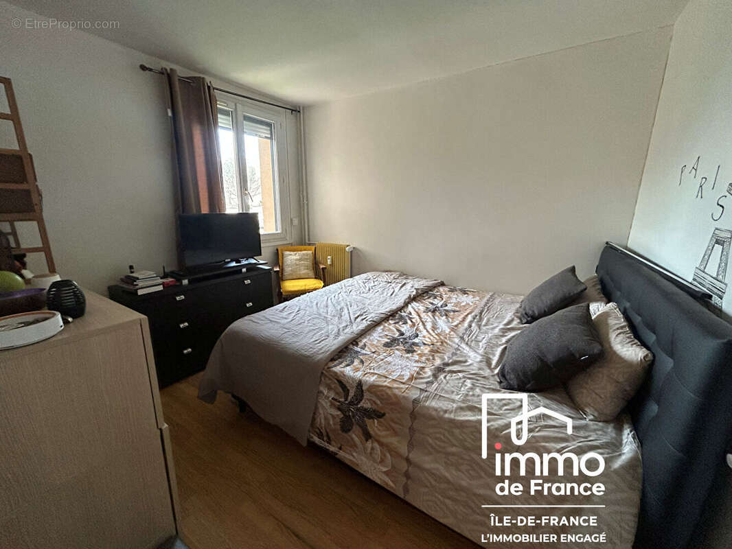 Appartement à SAINTE-GENEVIEVE-DES-BOIS