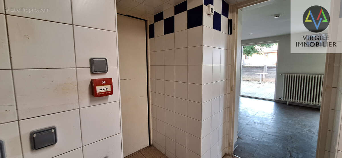 Surface à aménager de 150 m2 avec terrasse et cave. - photo 12