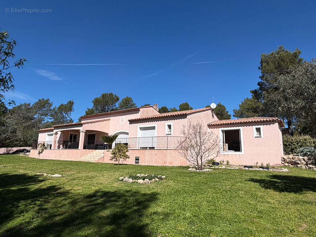 Maison à BAGNOLS-EN-FORET