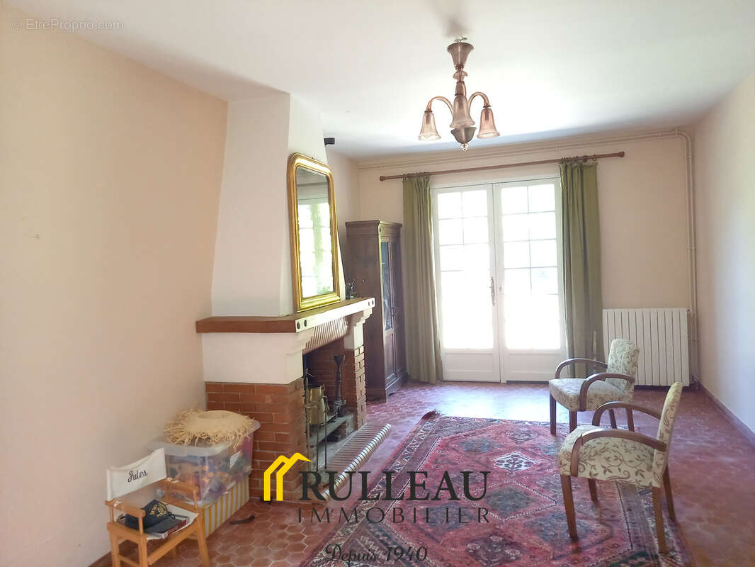 Maison à SAINT-CHRISTOLY-DE-BLAYE