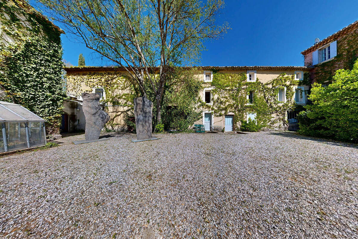 Maison à L'ISLE-SUR-LA-SORGUE