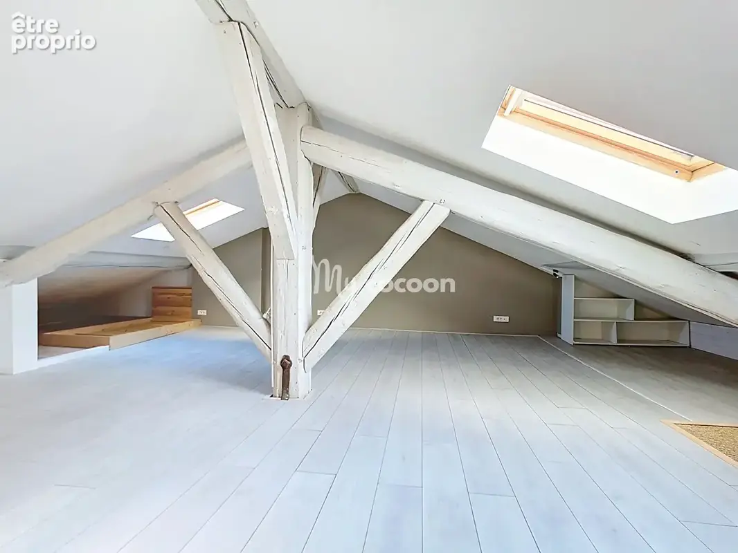 Place Saint Louis - T4 - 136 m² - photo 8