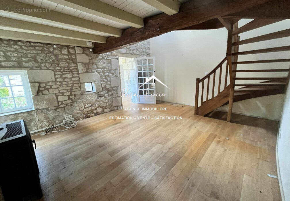 Salon - Maison à L&#039;ILE-BOUCHARD