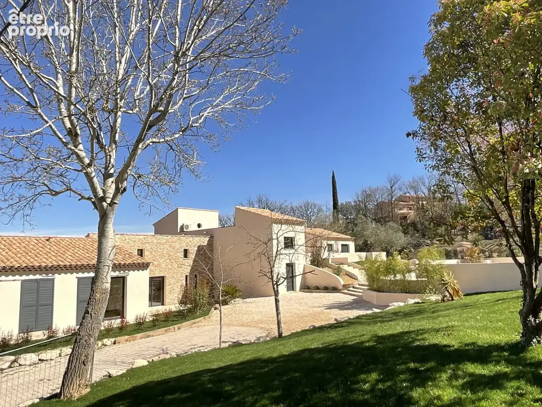 Propriété de prestige avec deux habitations indépendantes   Fort potentiel d’investissement - photo 2