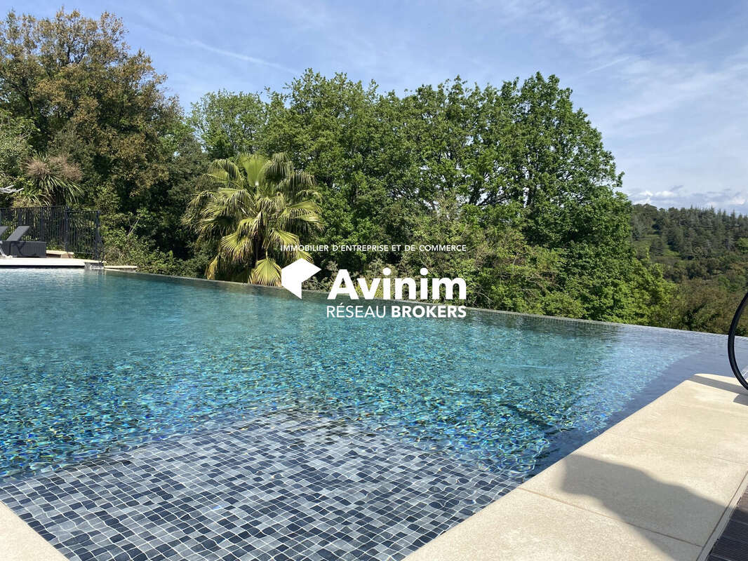 Commerce à LES ADRETS-DE-L'ESTEREL