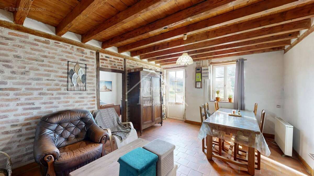 Maison à NEUILLY-LE-REAL