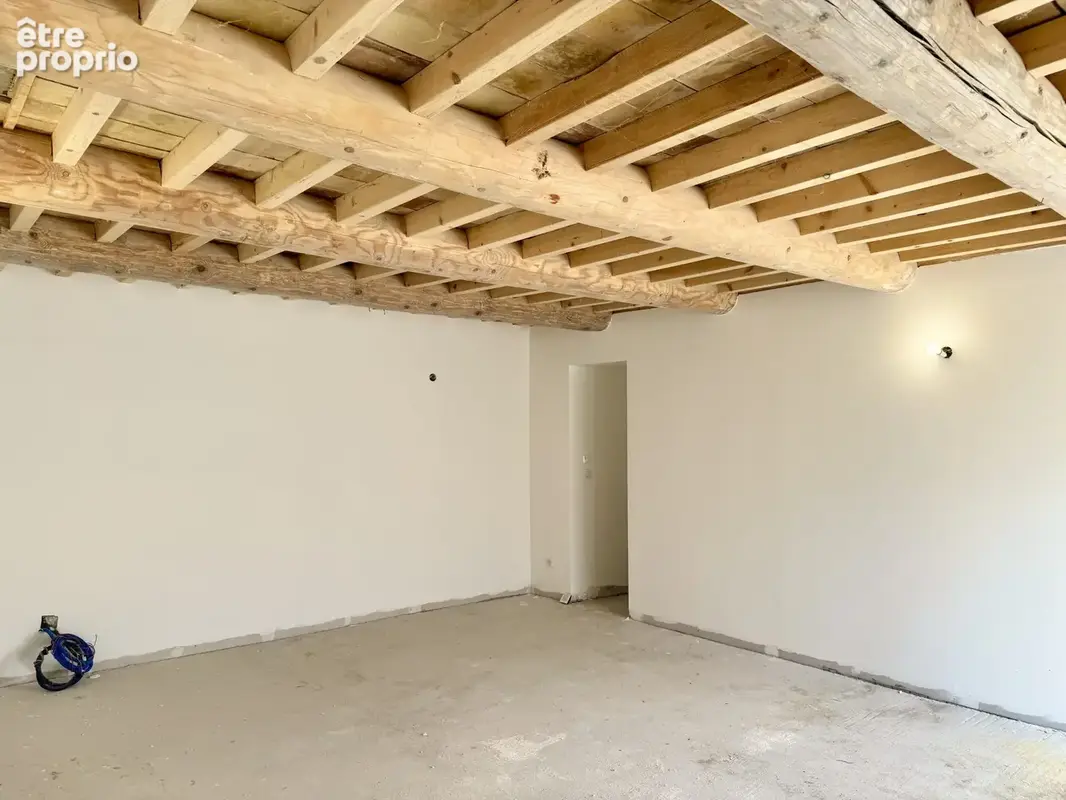 Dickjan POPPEMA d' eXp France vous propose un appartement T5 dans un ancien château