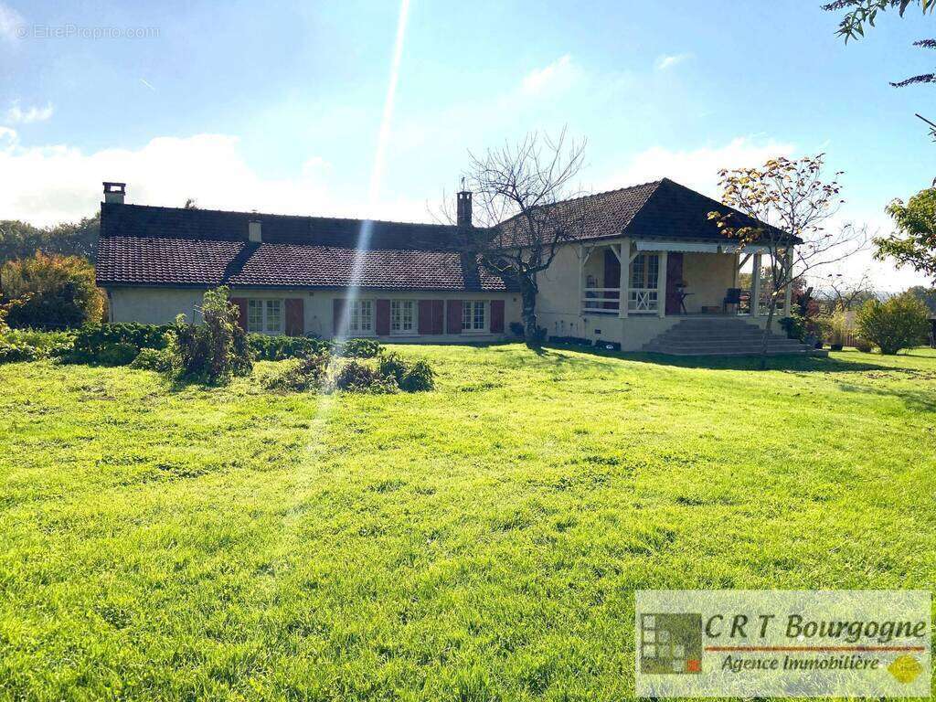 Maison à MOULINS-SUR-OUANNE