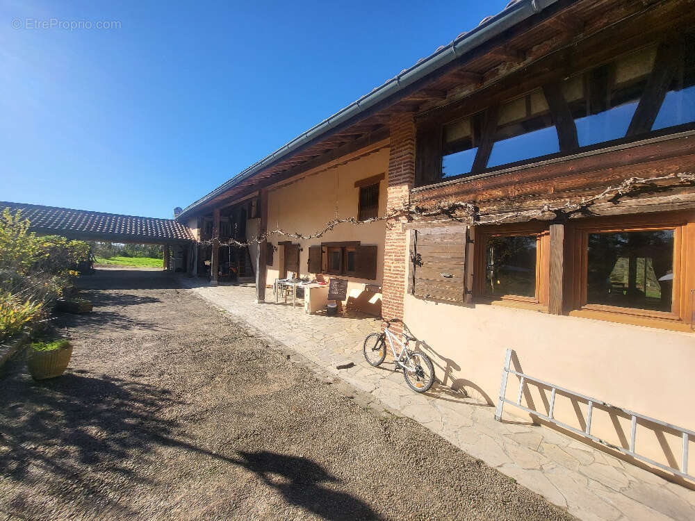 Maison à MEZERIAT