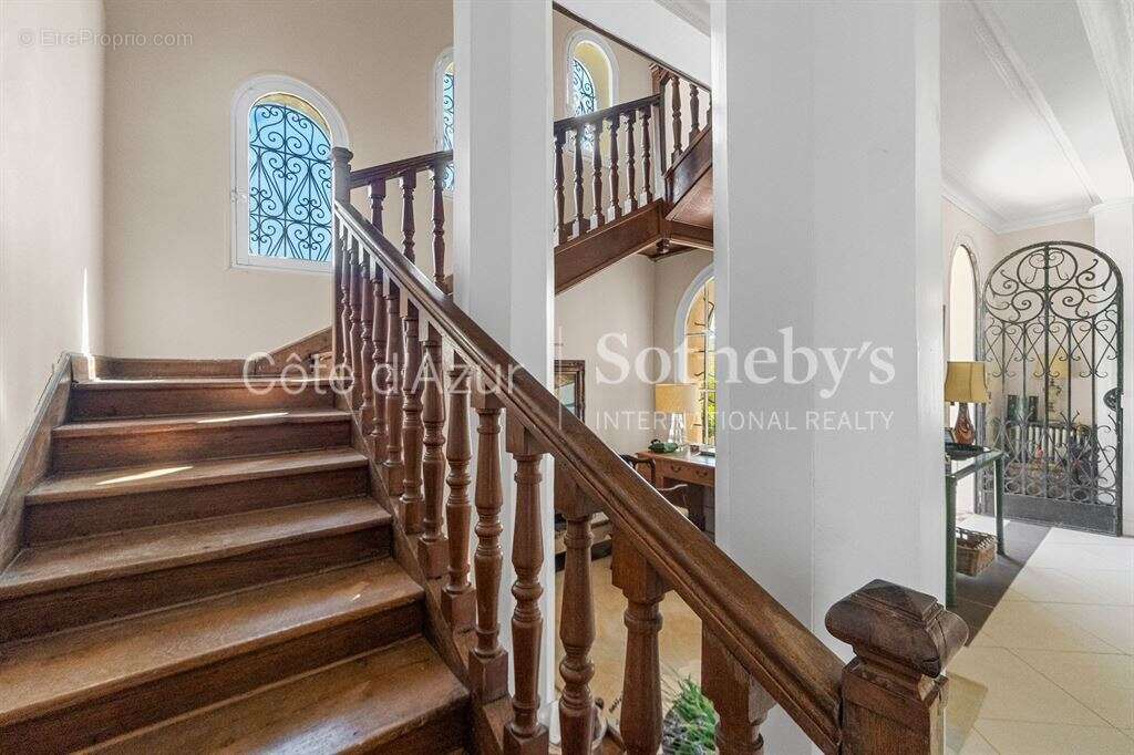 Mandelieu-la-Napoule propriété Belle Époque avec piscine et maison d’invités proche Cannes - photo 19