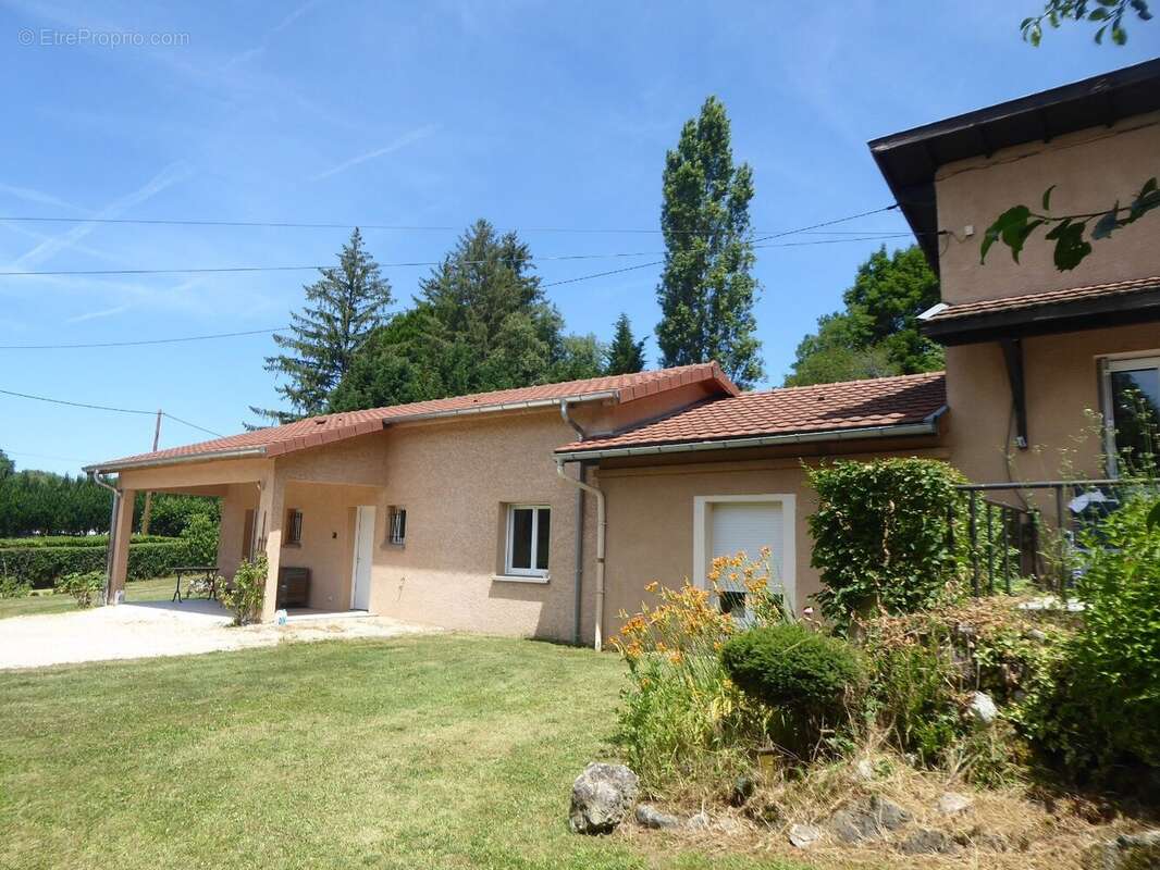 Maison à SICCIEU-SAINT-JULIEN-ET-CARISIEU