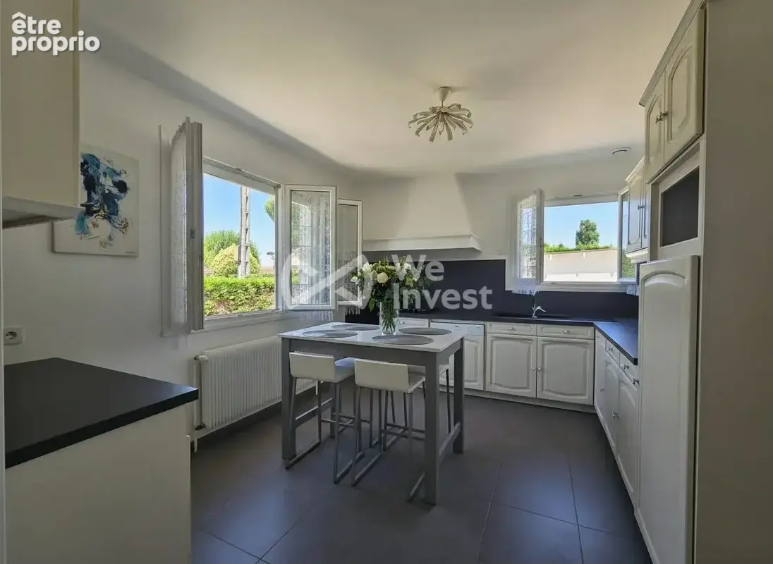 Maison 103 m² à Saint-Laurent-De-Mure  - photo 5