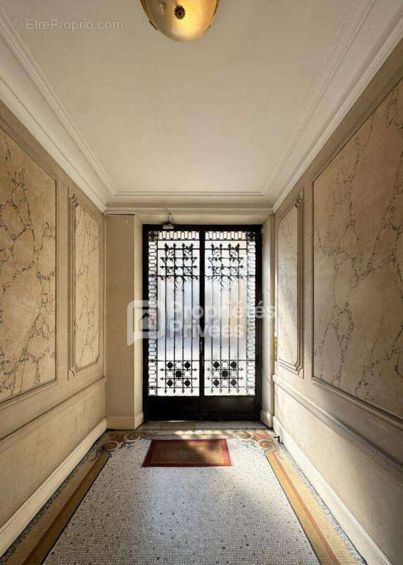 Appartement à PARIS-8E