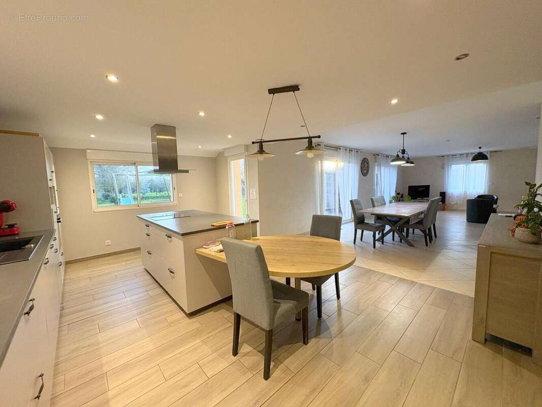 Maison 165 m² à Chanteloup  - photo 2