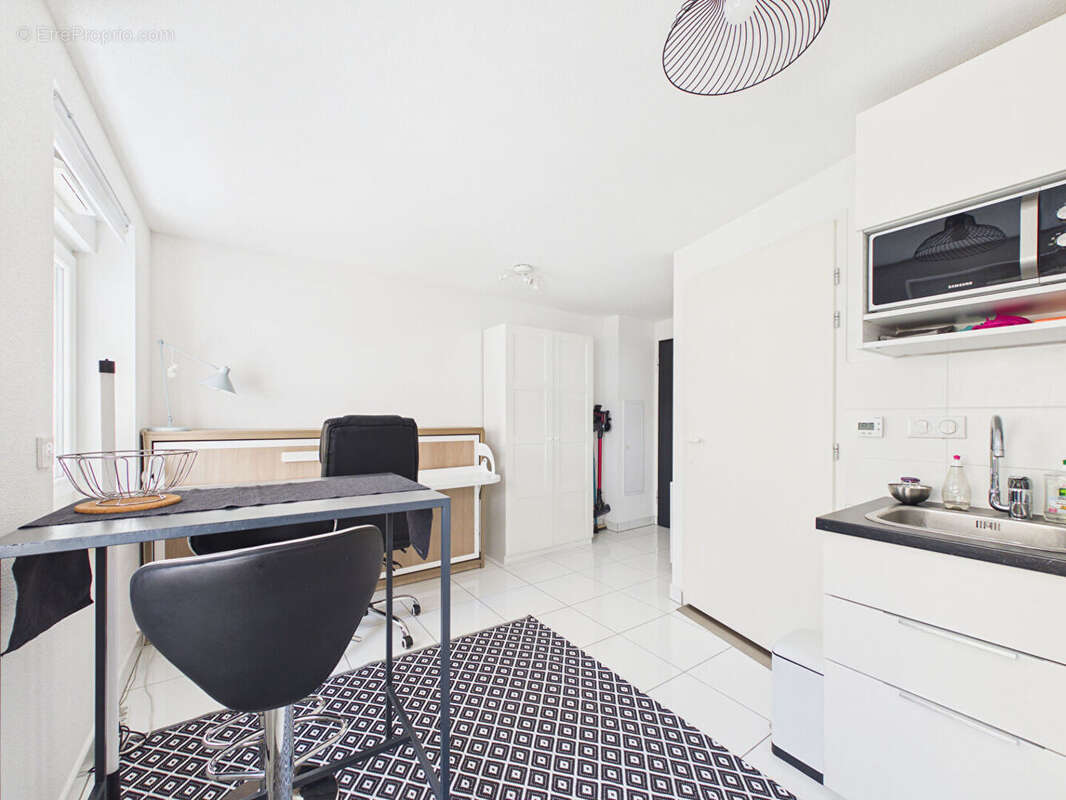 Studio meublé de 16.88 m² en vente rue du Fossé des Treize - photo 2
