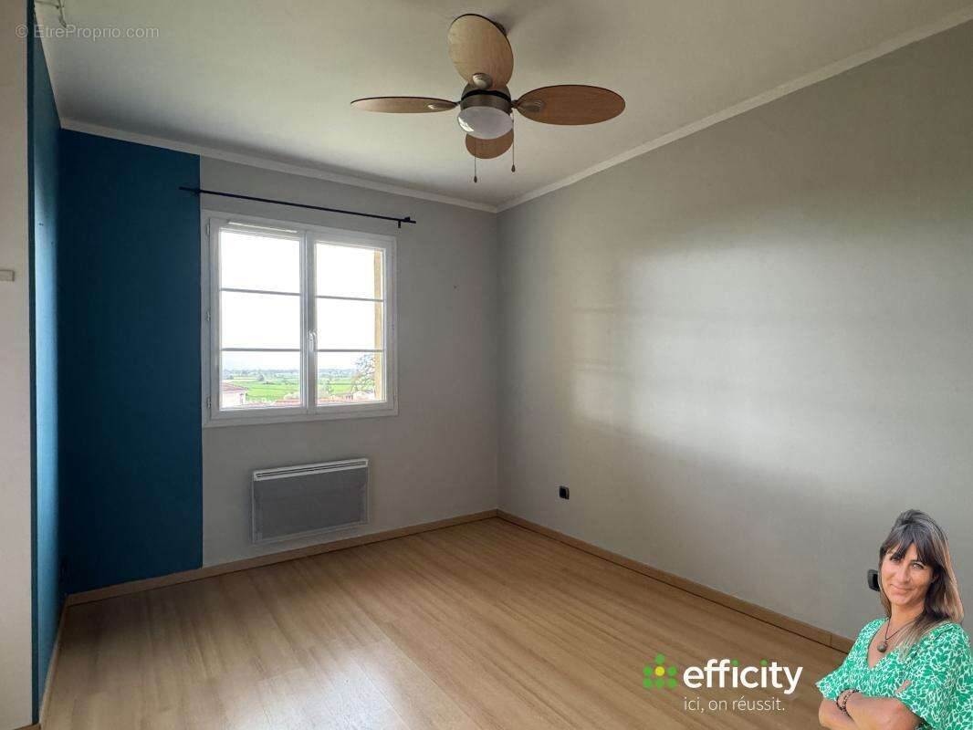 Maison 156 m² à Saint-Cyr-Les-Vignes  - photo 9