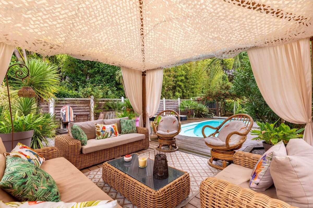 Maison à VILLENAVE-D'ORNON