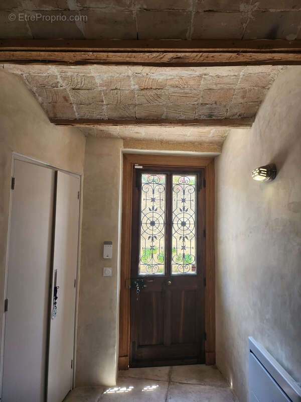 UZES Centre, Elégante maison de caractère d'exception, vendue meublée, jardin, terrasse et garage - photo 12