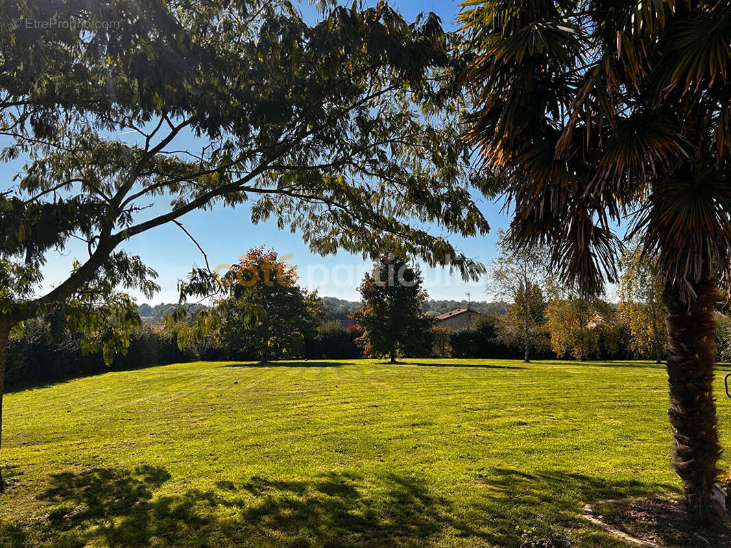 Maison à MONCOUTANT