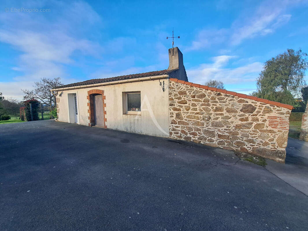 Maison à LES HERBIERS