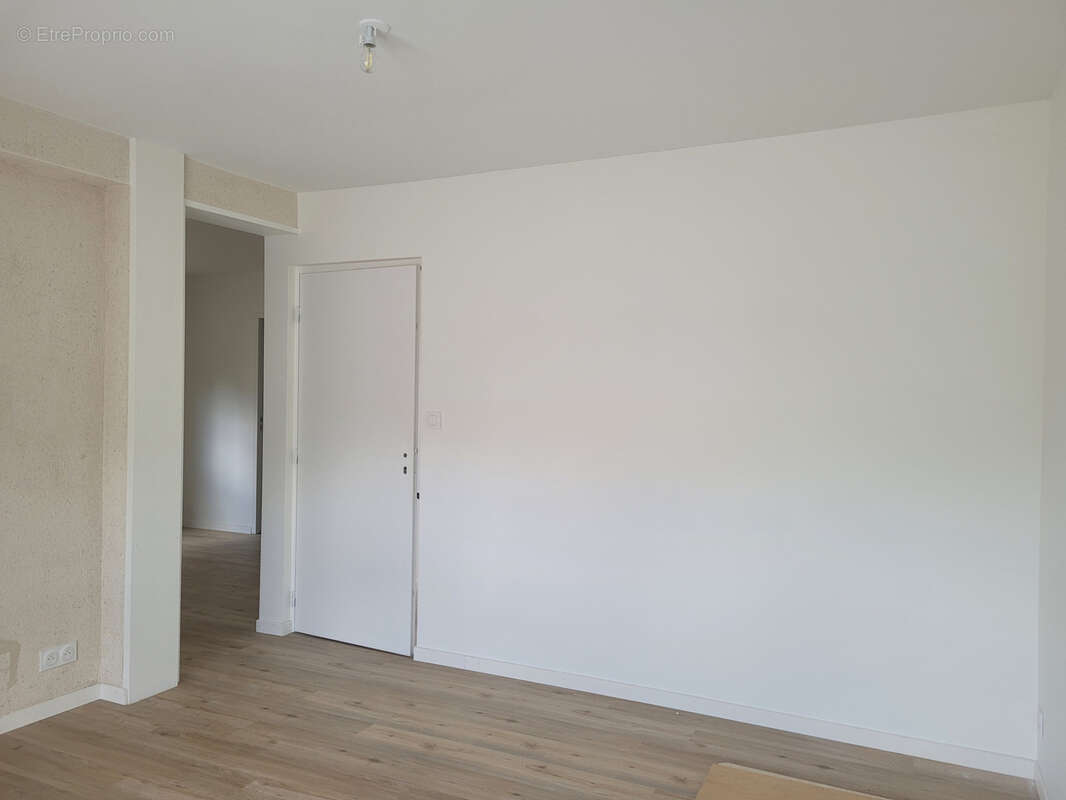 Appartement à DOMAGNE