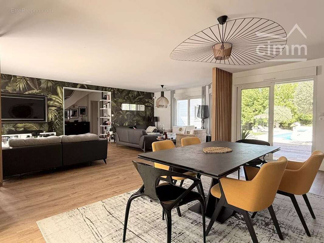 Maison contemporaine sans travaux avec piscine et grands volumes à Blois - photo 3