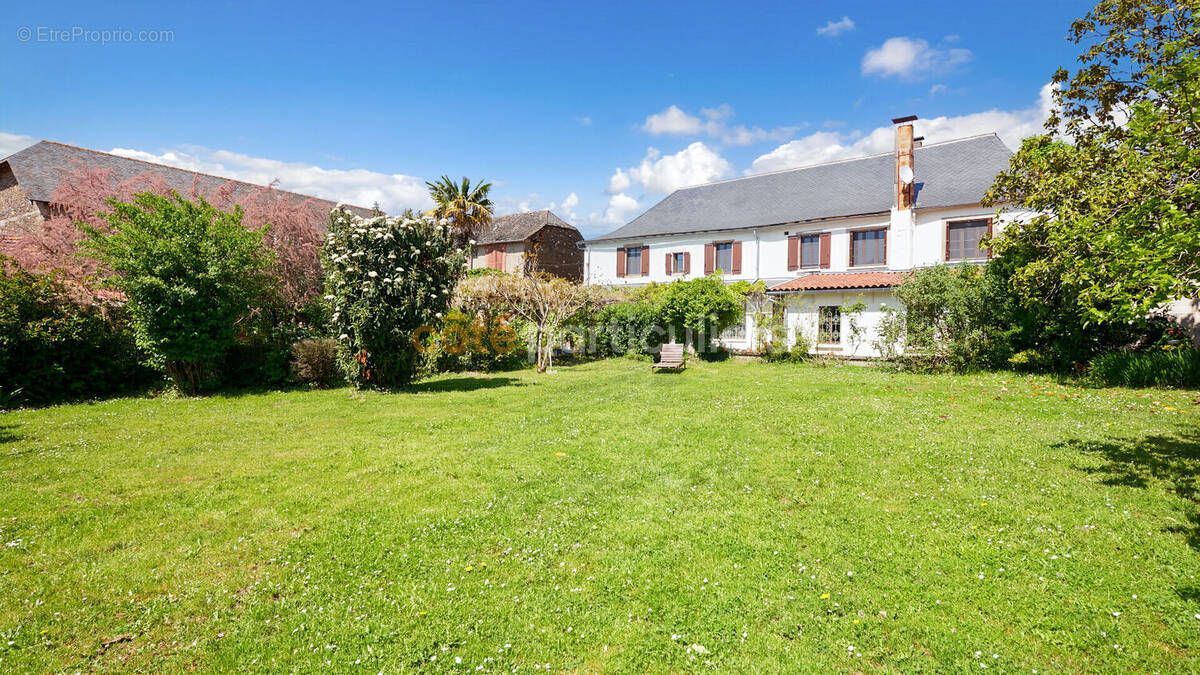 Maison à MONTIRAT
