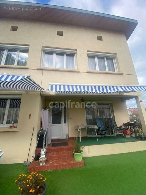 Maison à DECAZEVILLE