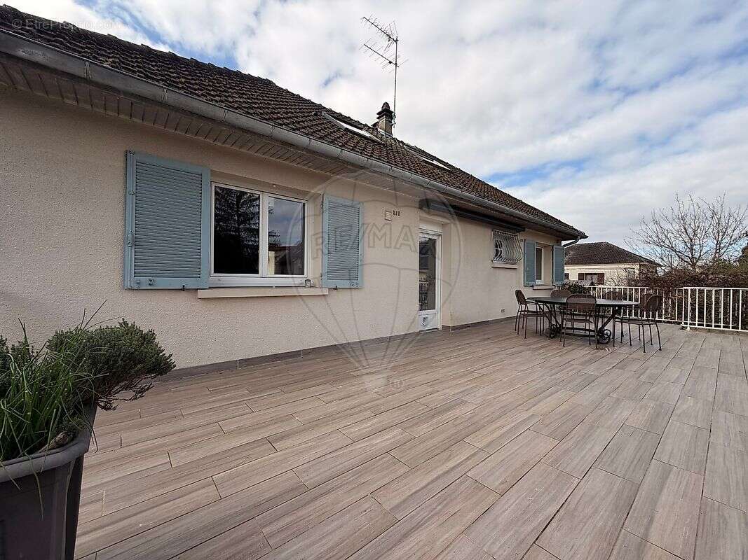 Maison à SAINT-JULIEN-LES-VILLAS