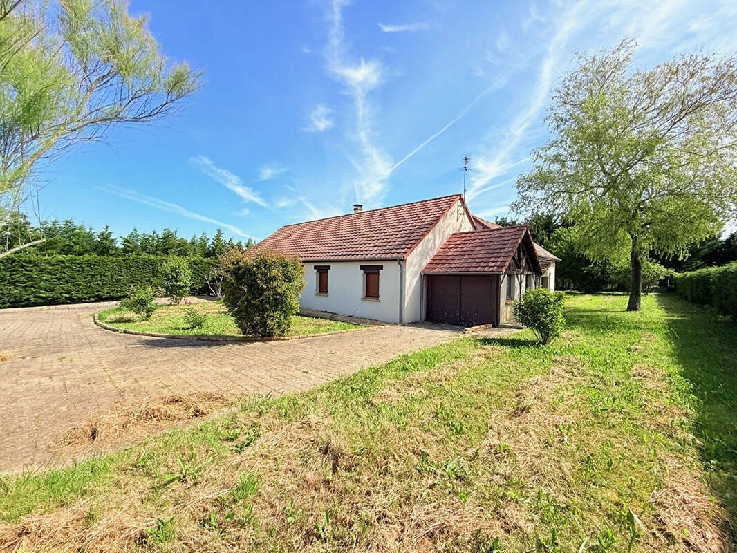 Maison à SAINT-ELOY-DE-GY