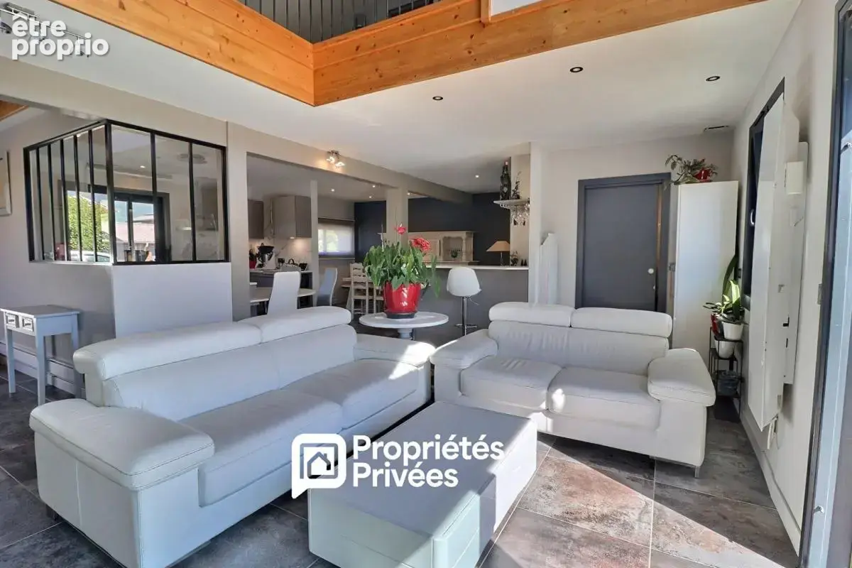 Propriété -7 pièces avec studio, piscine et local professionnel - photo 7