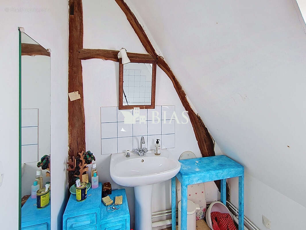 Maison 87 m² à Saint-Denis-Des-Monts  - photo 8