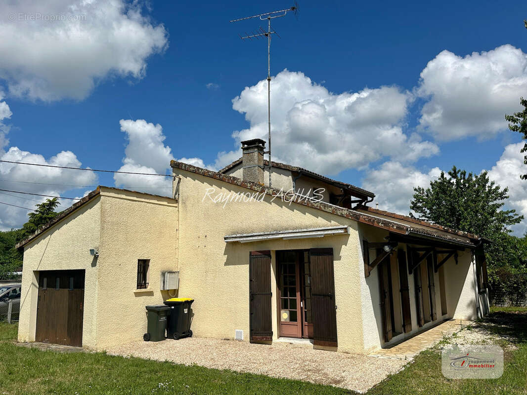 Maison à SAINT-SEURIN-DE-PRATS