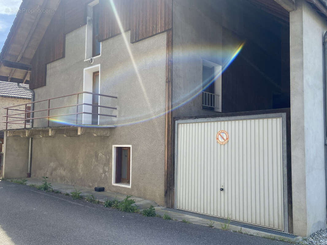 Maison à YENNE