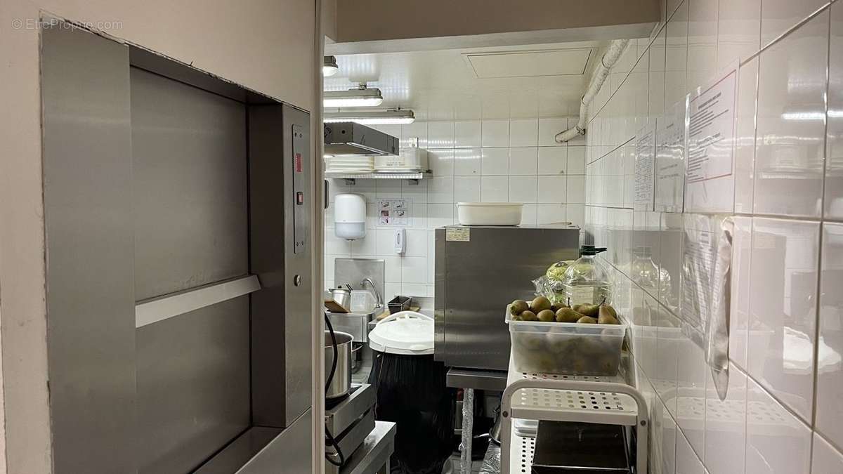 70 m² à Paris-8e  - photo 6