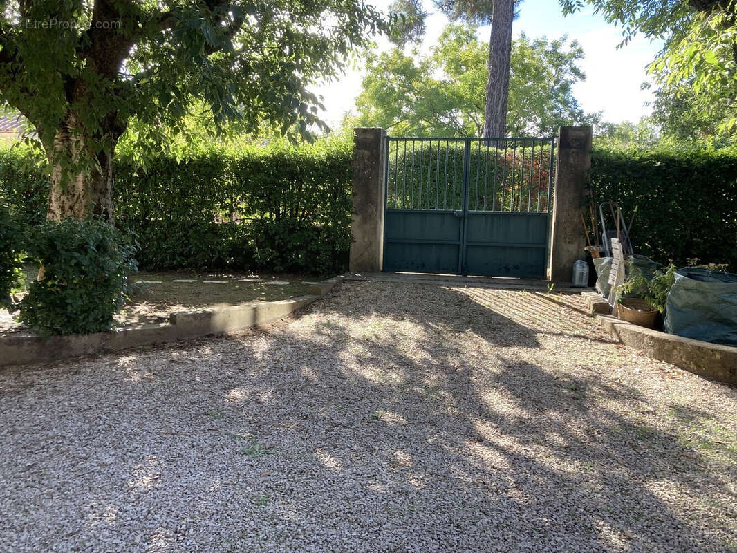 CHARLEVAL Maison T6, 110 m² en R+1 , garage - photo 7