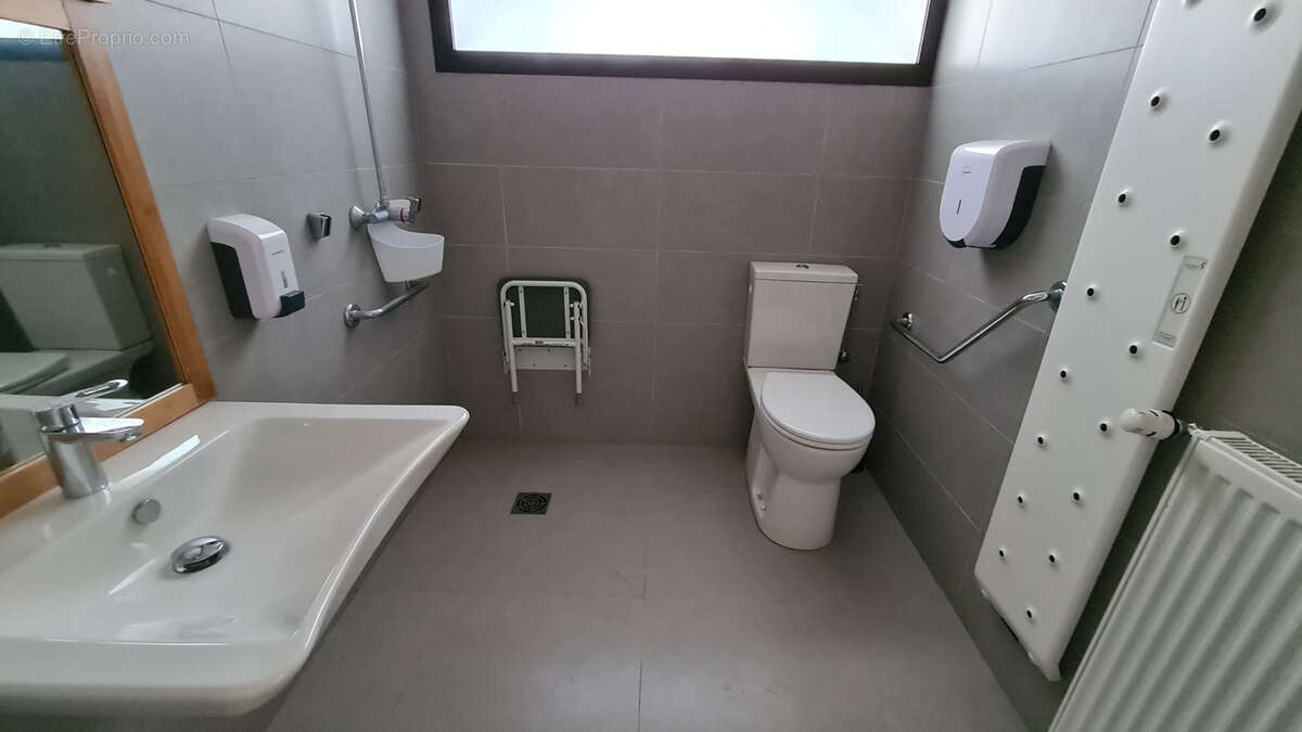 Commerce à GREOLIERES