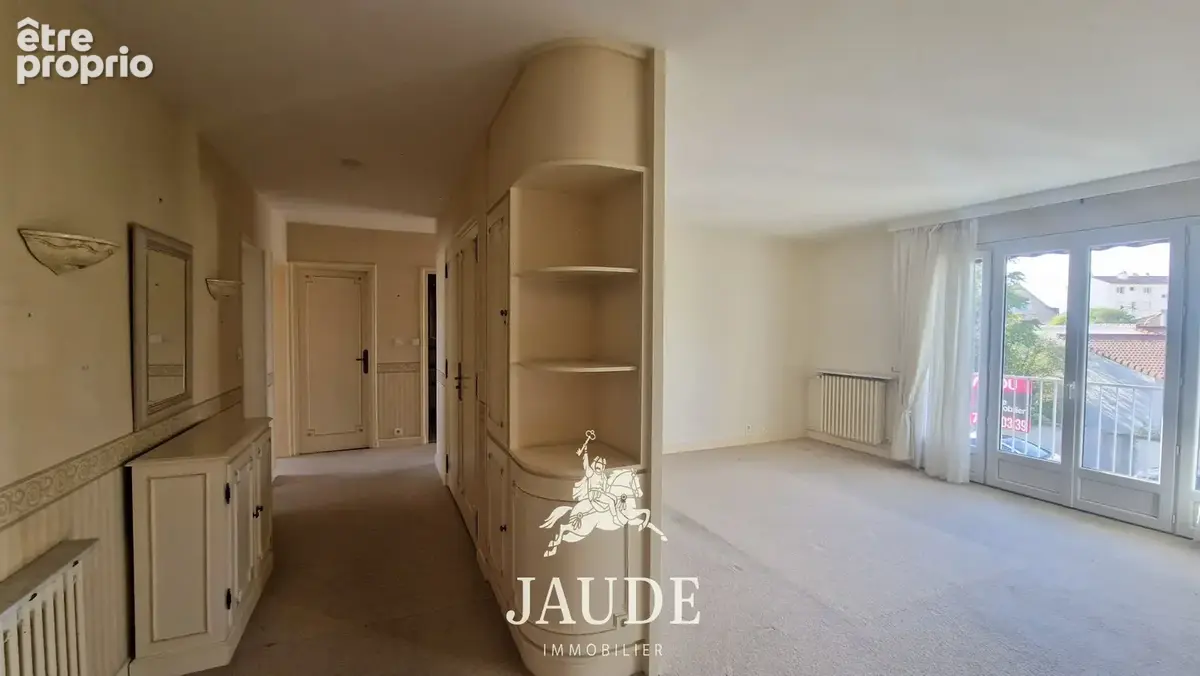 Issoire spacieux appartement t4 de 101 m2 à rafraîchir avec balcon,cave et vue sur l’abbatiale - photo 16