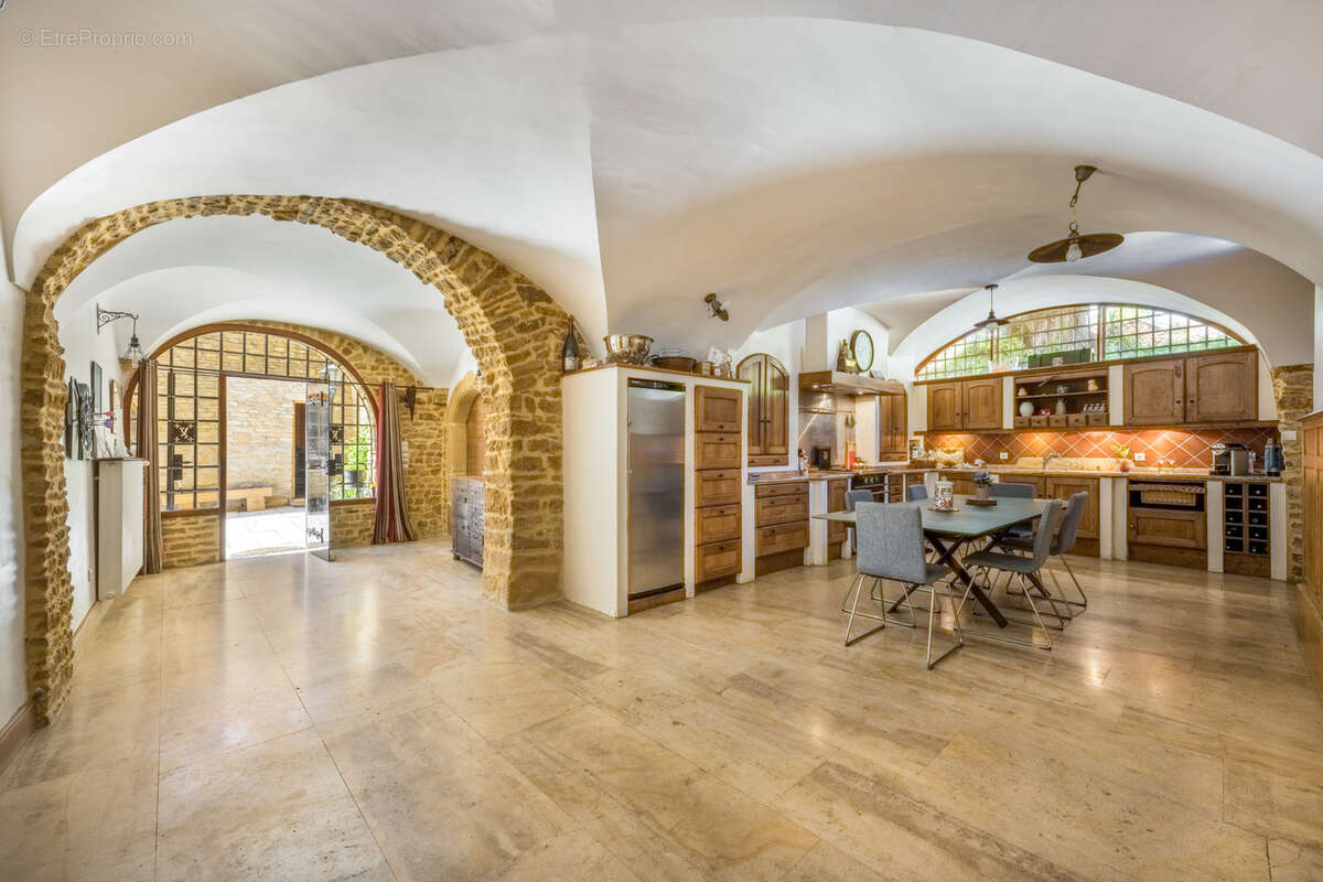 Maison à VILLE-SUR-JARNIOUX