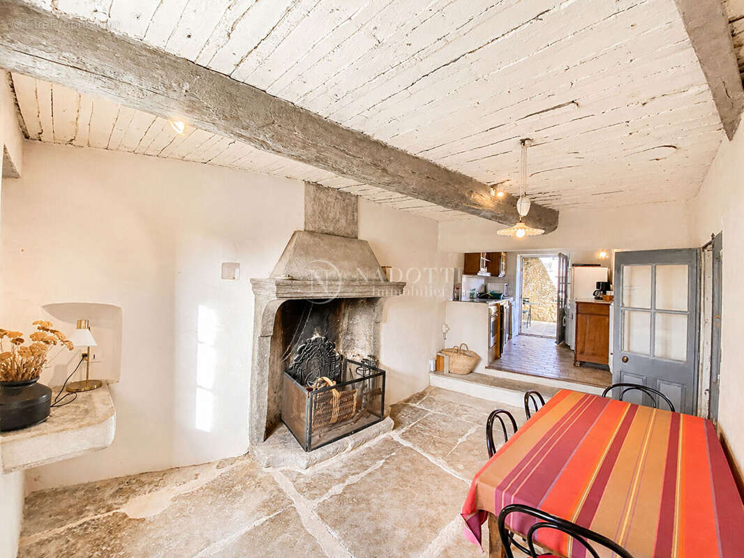 Maison à GORDES