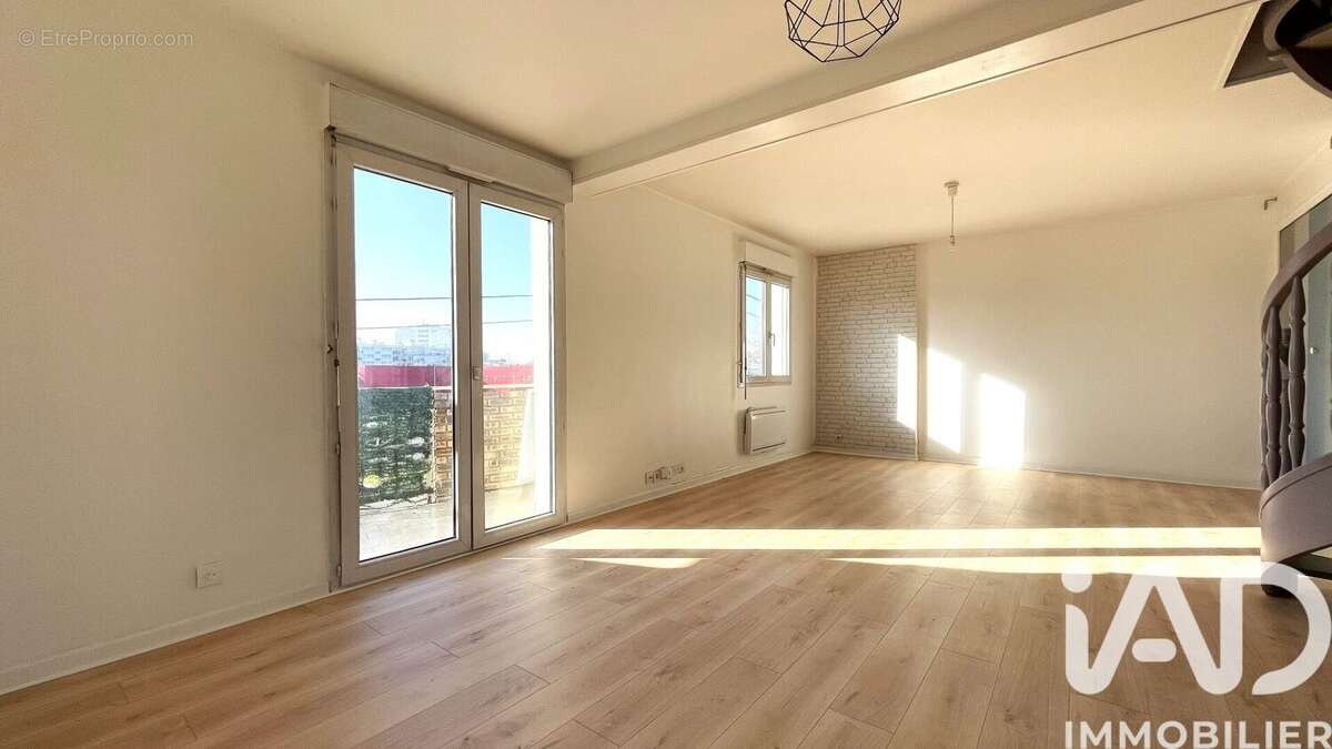 Photo 3 - Appartement à SAINTE-GENEVIEVE-DES-BOIS