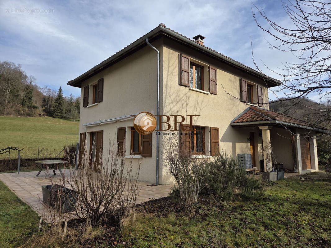 Maison à SAINT-ETIENNE-DE-CROSSEY