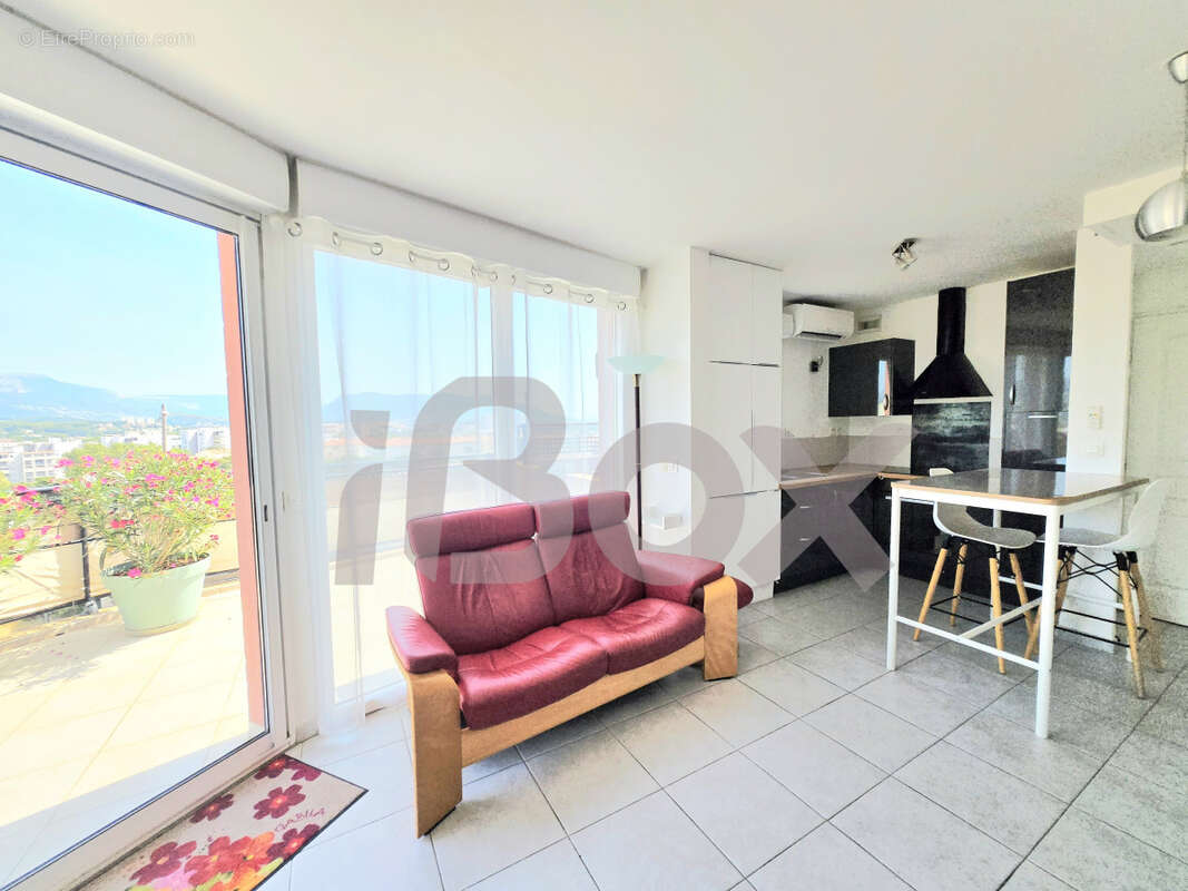 Appartement T2 en toit-terrasse avec jardin privatif   Châteaubanne - photo 3