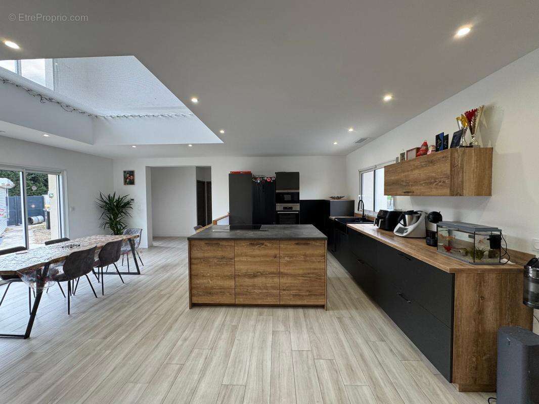 Villa avec piscine et garage - PINET - photo 7