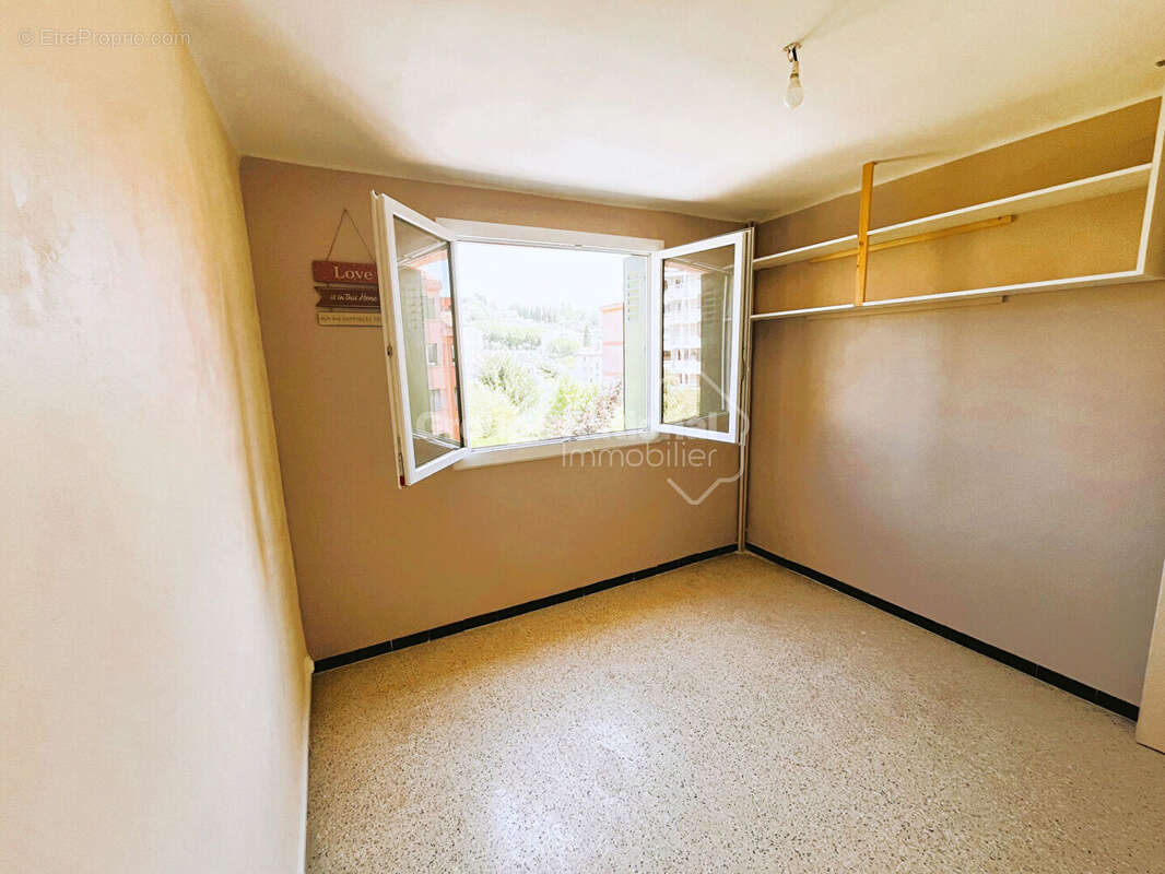 Manosque Quartier Mont d'Or  Bel appartement T3 traversant avec vue panoramique - photo 5