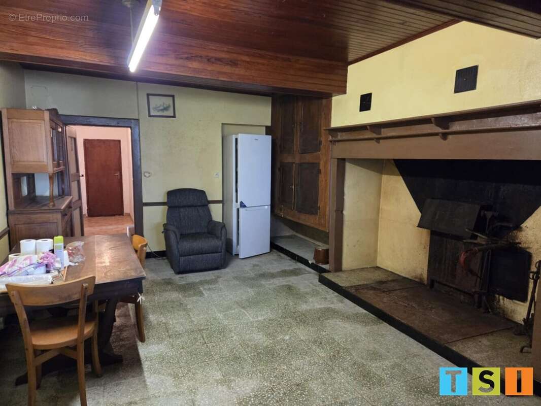 Ancienne ferme composée de deux maisons, 170 m² + nombreuses dépendances sur 3950 m² - photo 4